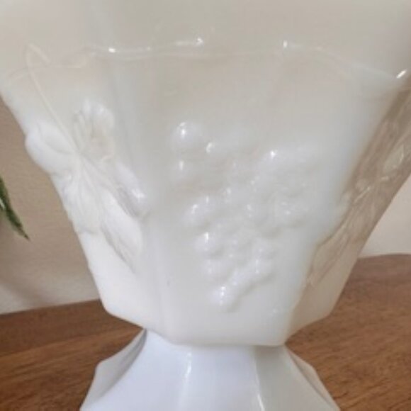 Vintage Milk Glass Octagonal Pedestal Bowl Grape Vine Embossed Fruit Design West - Picture 4 of 5